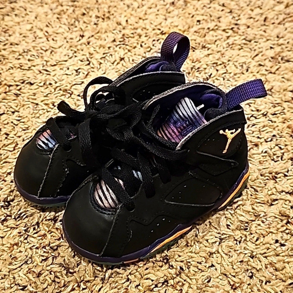 Jordan Lola Bunny Size 6C. Jordan x Space Jam